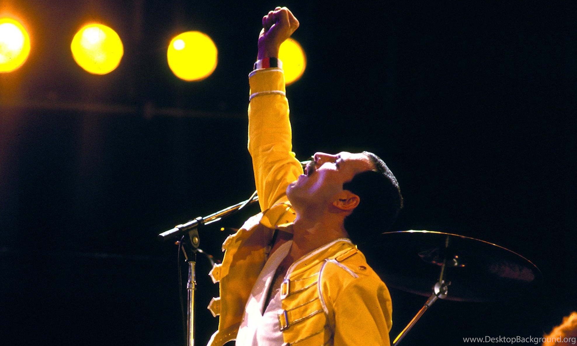 "Queen – As It Began", la bio ufficiale della band "Queen – As It Began", la bio ufficiale della band