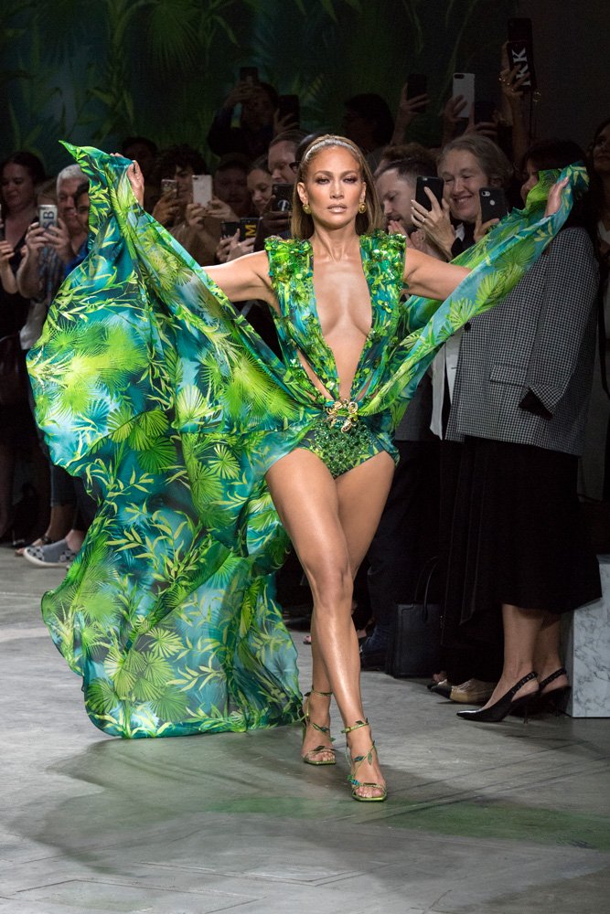 Versace, chiusa con un accordo la causa per plagio contro Fashion Nova