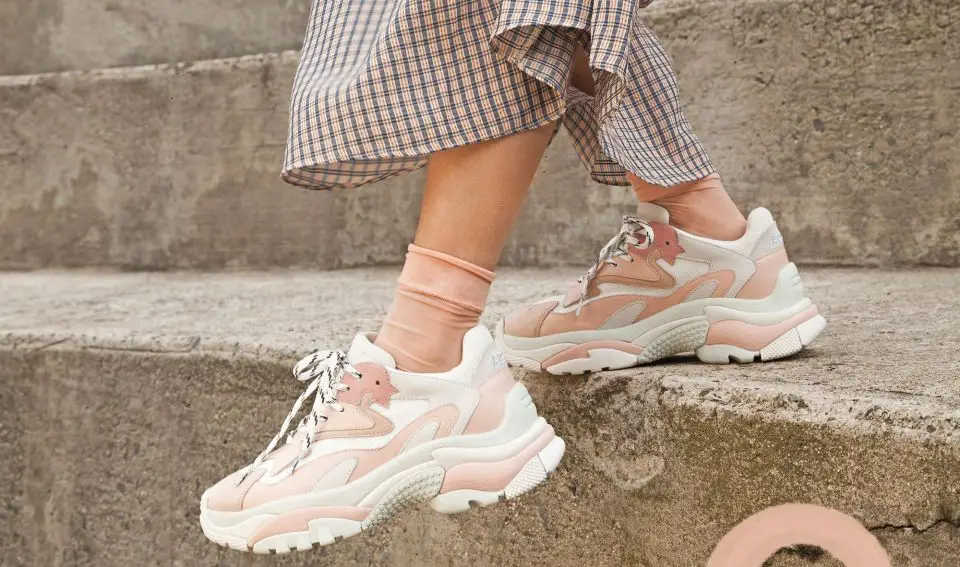 Chunky sneakers le scarpe dalla suola maxi sono una delle tendenze più hot