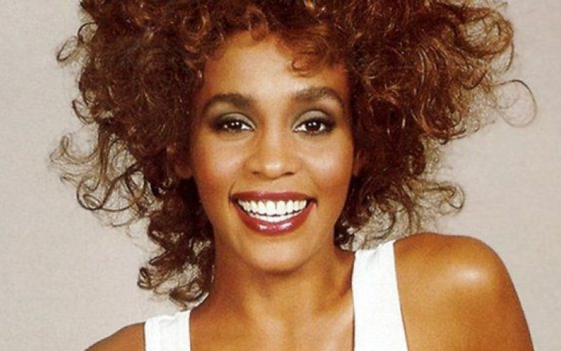 "Whitney: Una Voce Diventata Leggenda", il biopic su Whitney Houston 