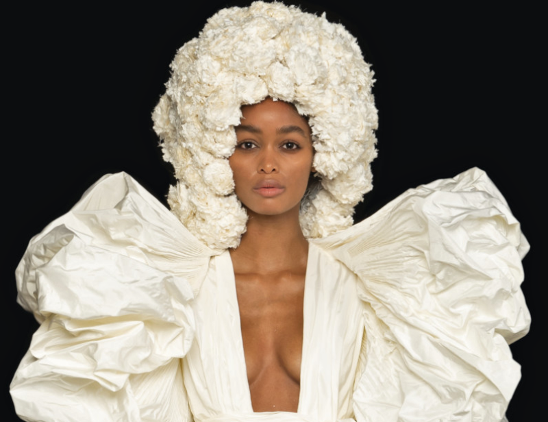 Valentino Haute Couture FW2021 “Of Grace and Light”Valentino Haute Couture FW2021 “Of Grace and Light”