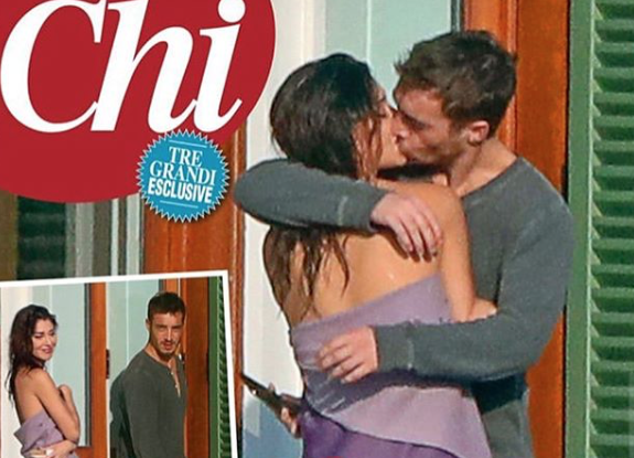 Belen Rodriguez: il bacio appassionato al fidanzato Antonino Spinalbese