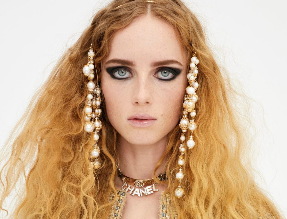 Chanel Métiers D’Art 2020-21, i look della sfilata