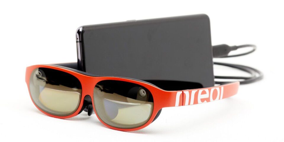Nreal Light: Vodafone lancia i nuovi occhiali smart