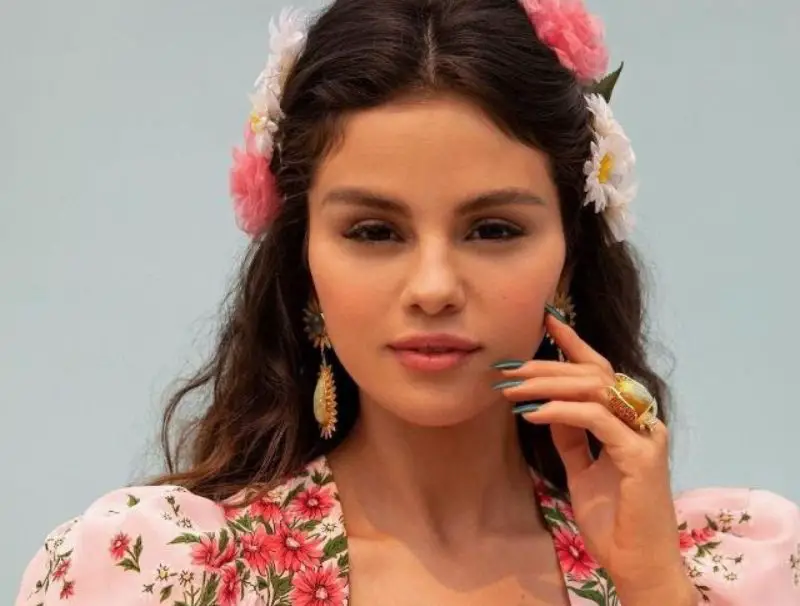 Selena Gomez, il nuovo singolo "Baila Conmigo"