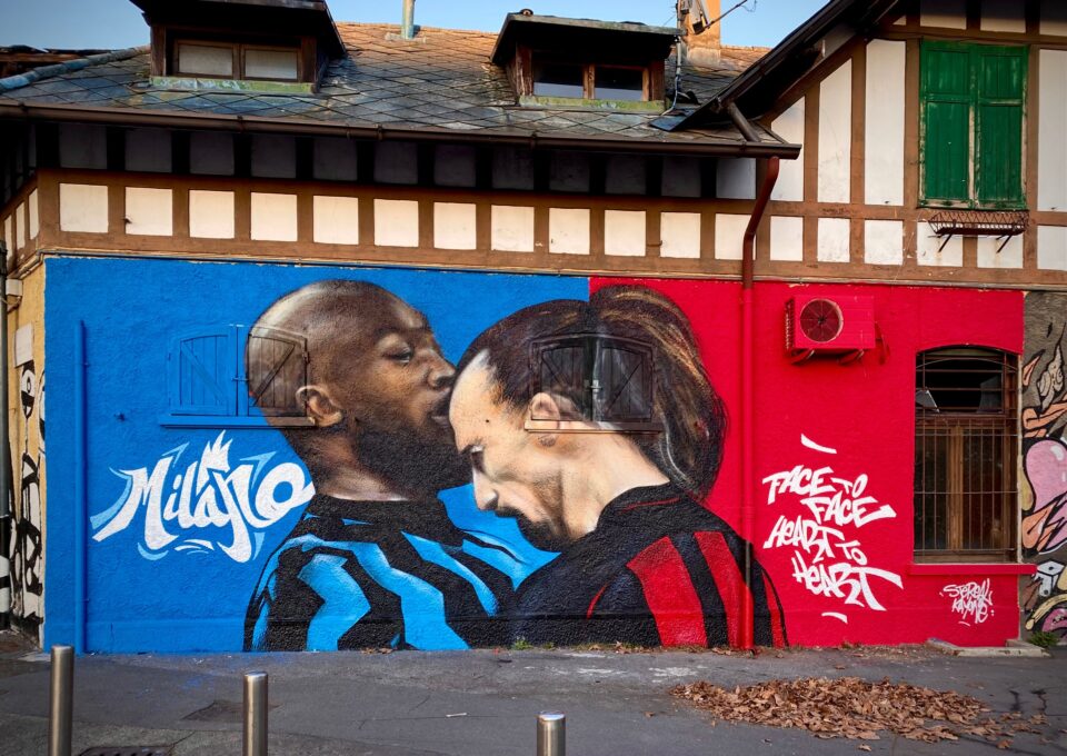 A Milano lo scontro tra Lukaku e Ibrahimović diventa un murale