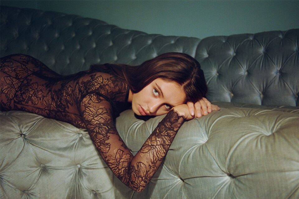 La Perla, Iris Law volto della nuova capsule anni 80