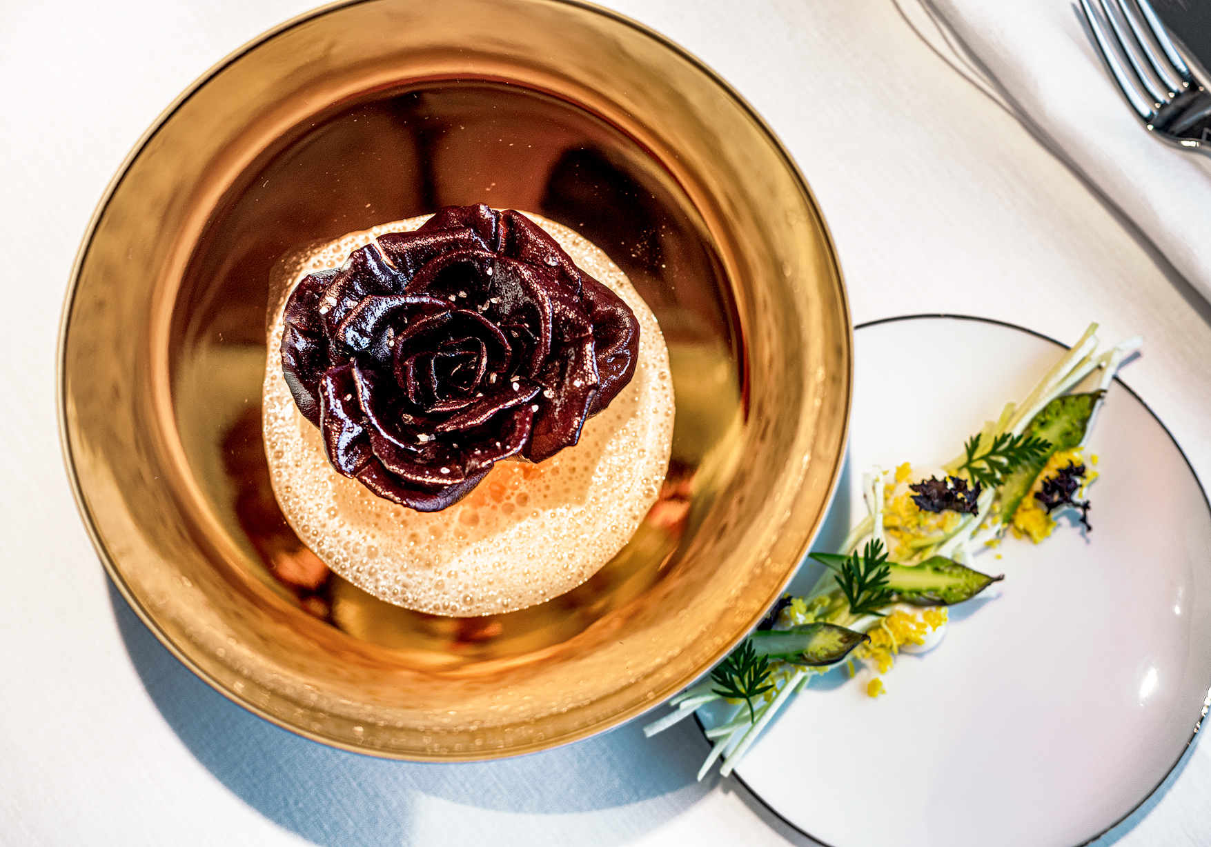 Rosa di Gorizia, Salmerino e Asparagi: ricetta di chef Alfio Ghezzi Rosa di Gorizia, Salmerino e Asparagi: ricetta di chef Alfio Ghezzi