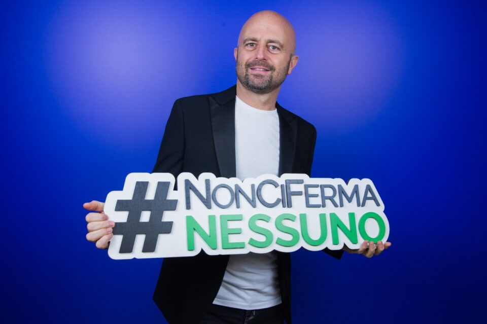 Luca Abete, intervista all'inviato di Striscia la Notizia che riparte con il tour #NonCiFermaNessuno