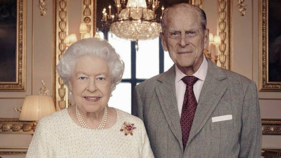 Il principe Filippo operato al cuore, la regina Elisabetta condivide una foto