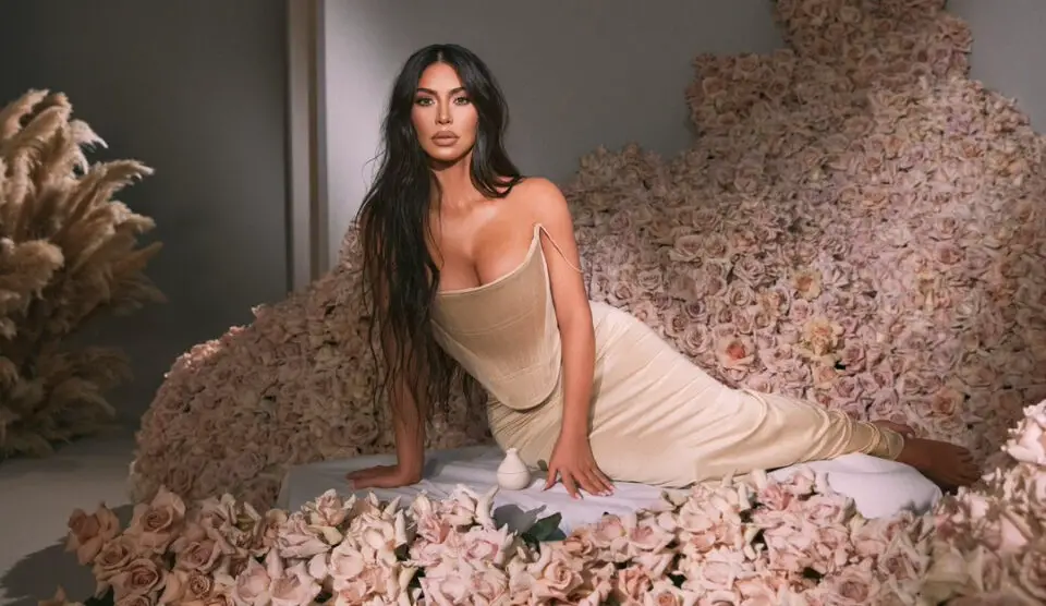 Kim Kardashian lancia una nuova linea di profumi