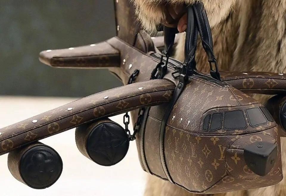 Vuitton lancia la Airplane Bag, critiche per il prezzo