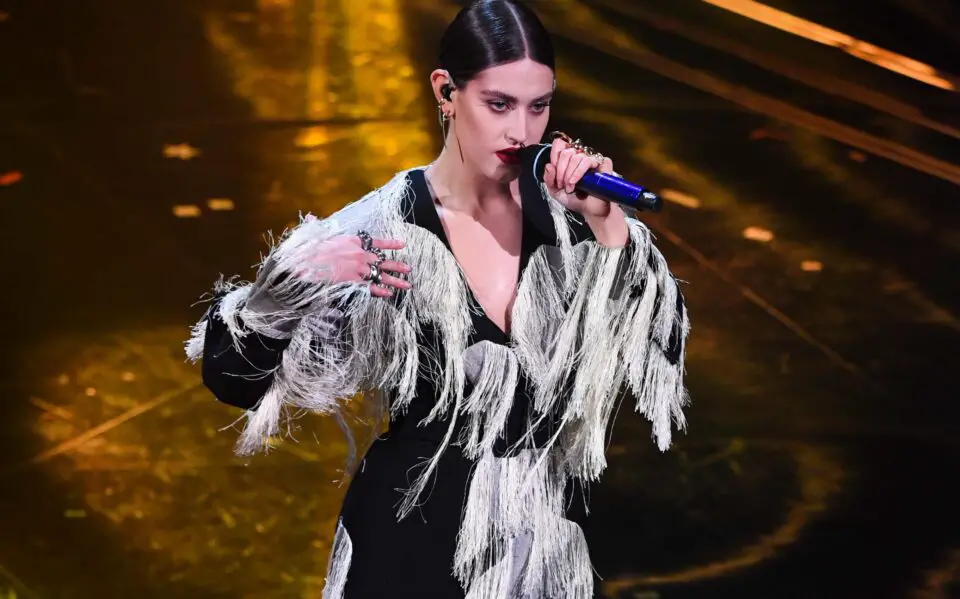 Gaia, all’asta l’abito Ferragamo di Sanremo 2021