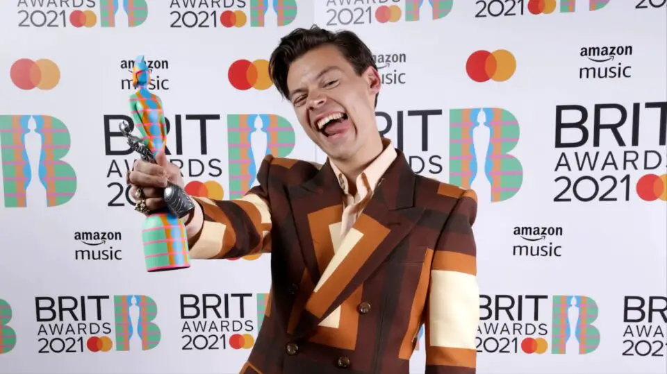 Harry Styles ai Brit Awards 2021 in total look Gucci
