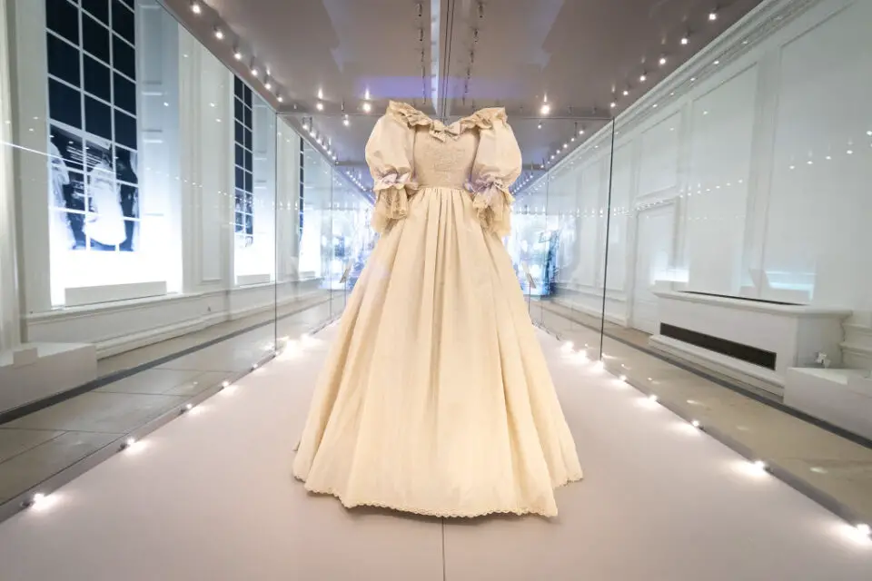 Lady Diana, da oggi in mostra il suo abito da sposa