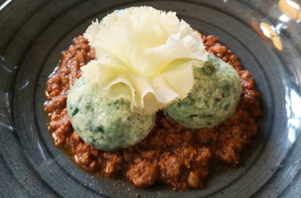 Gnudi al ragù di chianina e Tête de Moine