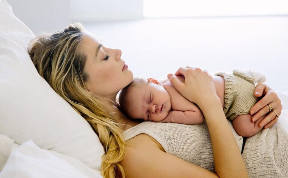 Amber Heard è diventata madre, la foto della figlia