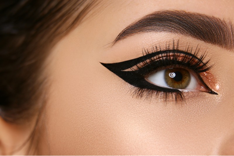 Eyeliner grafico, tendenza dell’estate 2021
