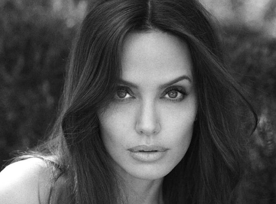 Angelina Jolie su Instagram per dar voce agli afgani