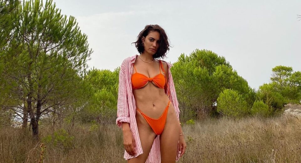 Il bikini orange di Elodie, icona di stile e sensualità