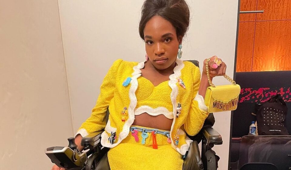 Aaron Philip, la modella con disabilità che ha sfilato per Moschino