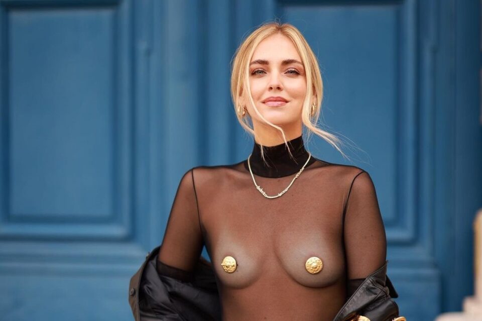 Chiara Ferragni, nude look alla Paris Fashion Week