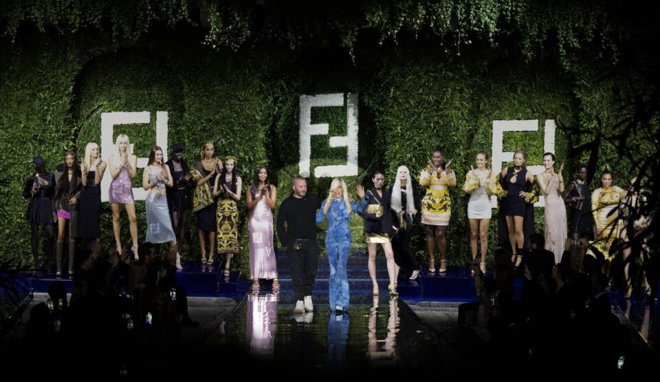 Fendace, la fusione creativa tra Fendi e Versace