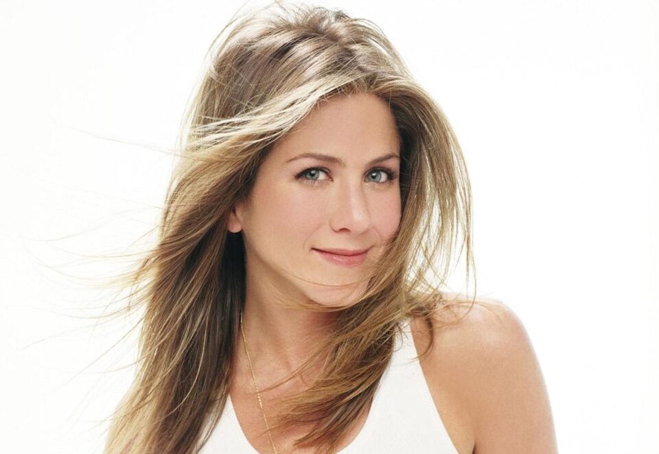 Jennifer Aniston lancia il suo beauty brand LolaVie
