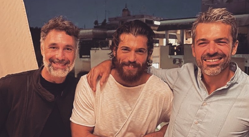 Luca Argentero e Can Yaman hanno fatto pace. La foto con Raoul Bova