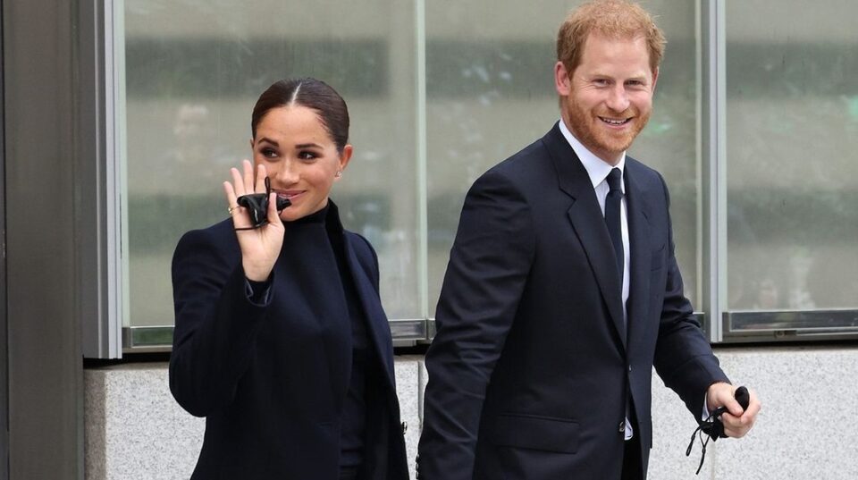 Meghan Markle torna in pubblico in Emporio Armani