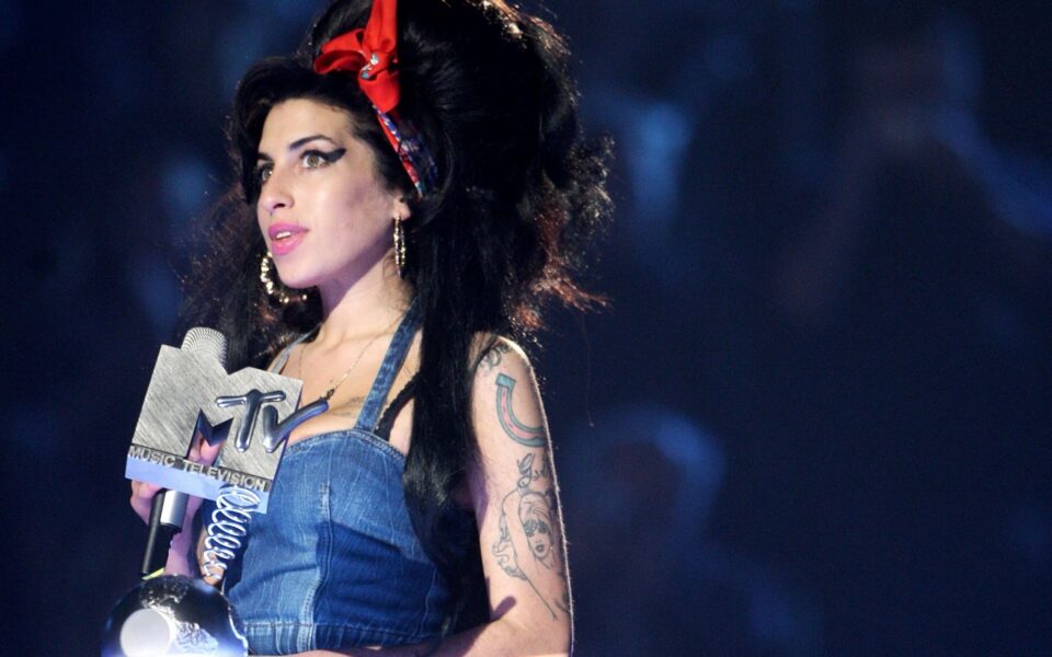 Amy Winehouse, all'asta il suo guardaroba