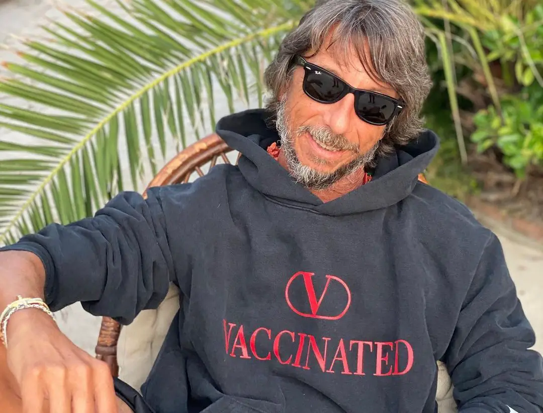 Valentino la felpa con cappuccio V Vaccinated Wondernet Magazine