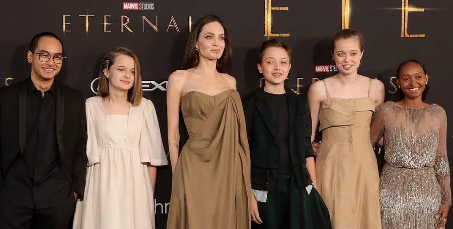 Angelina Jolie alla première di Eternals con i figli
