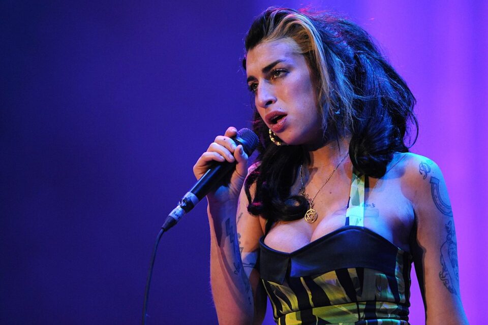 Amy Winehouse, asta da 4 milioni per abiti e cimeli