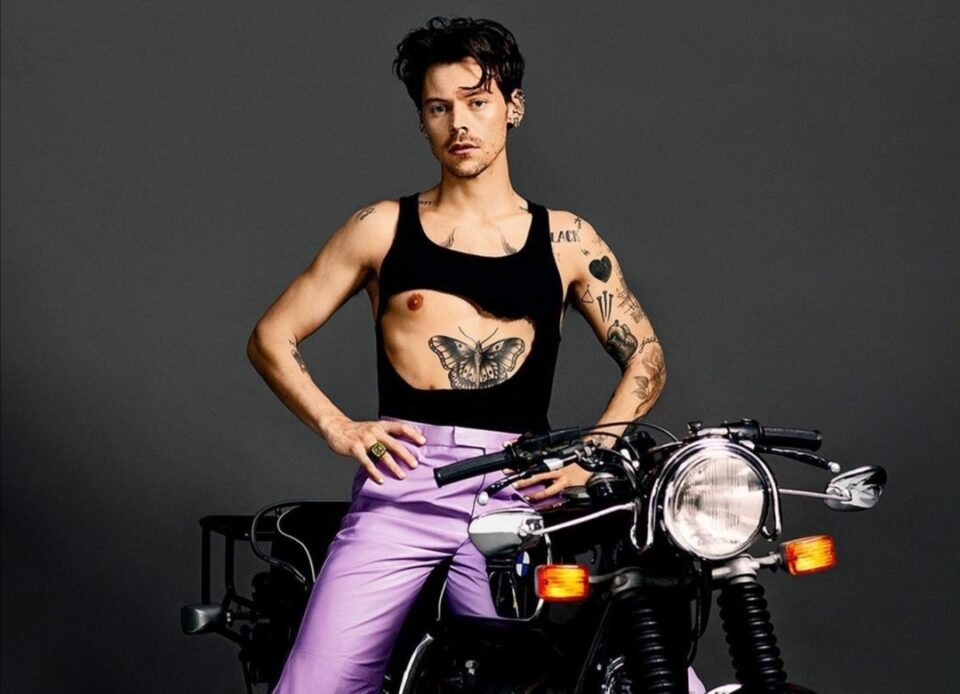 Harry Styles lancia la sua nuova linea beauty