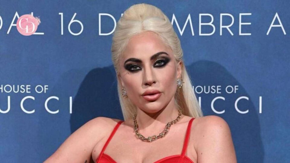 Capelli platino e sopracciglia bold, il look di Lady Gaga fa tendenza
