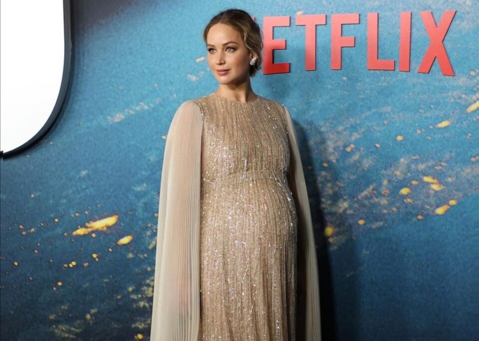 Jennifer Lawrence col pancione sul red carpet