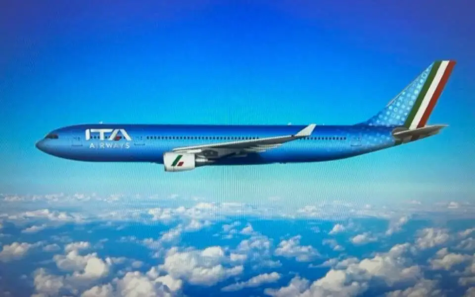 Ita Airways, oggi il primo volo con la livrea azzurra