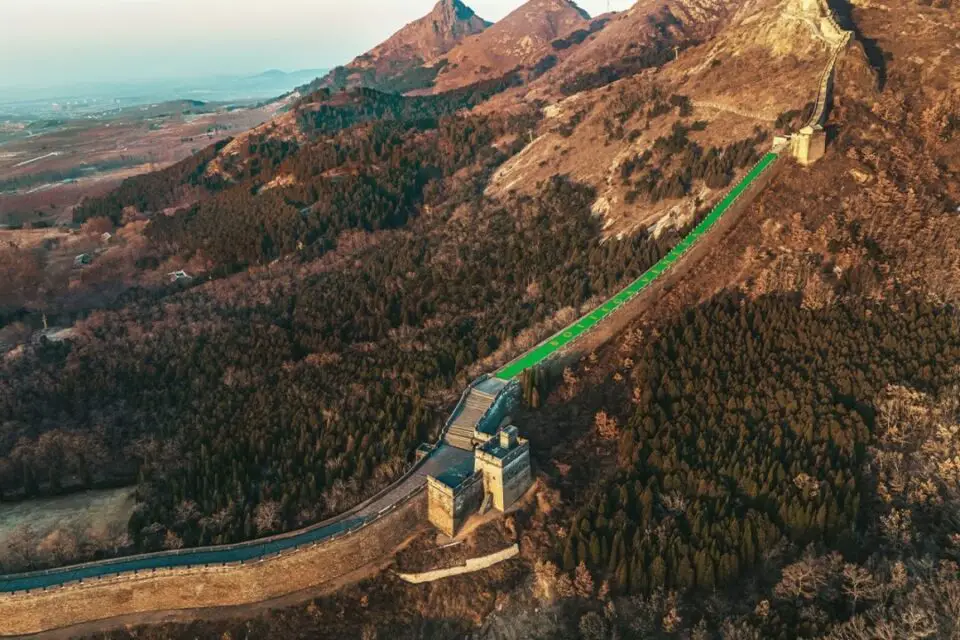Bottega Veneta veste la Grande Muraglia cinese per il Capodanno 2022