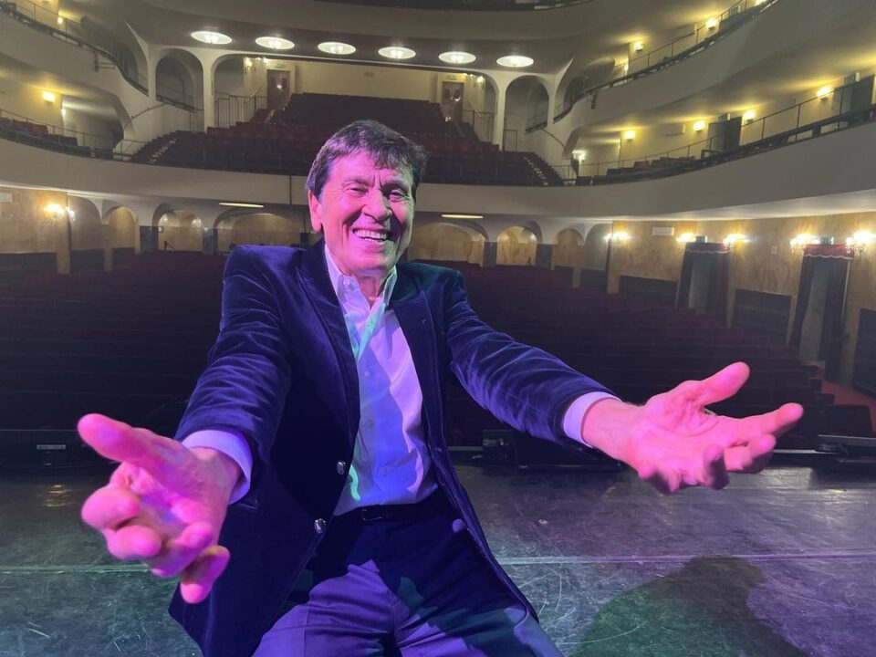 Gianni Morandi a Sanremo 2022 con un brano di Jovanotti