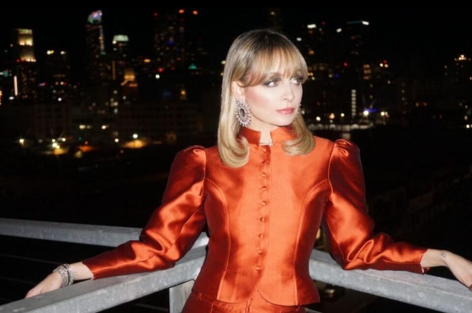 Nicole Richie con gli orecchini Kate Moss per Messika