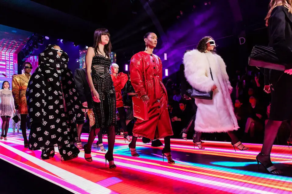 Dolce & Gabbana, la sfilata FW22 con Sharon Stone in prima fila