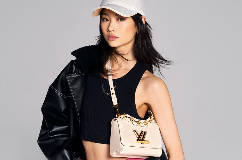 Jung Ho-yeon nella campagna della borsa Twist di Vuitton per la Primavera 2022