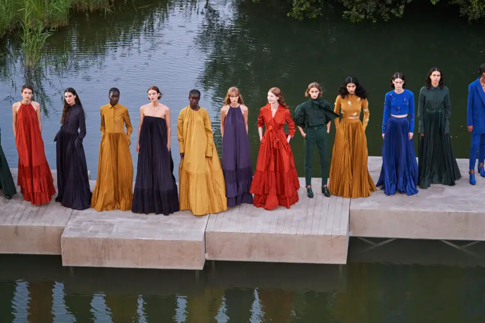 Max Mara, la sfilata Resort 2023 a Lisbona omaggia la seduzione del fado