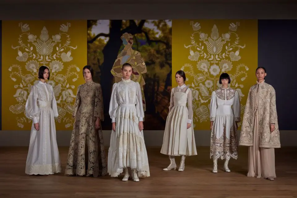 Dior, la Haute Couture Autunno/Inverno 2022-23 ispirata all'albero della vita