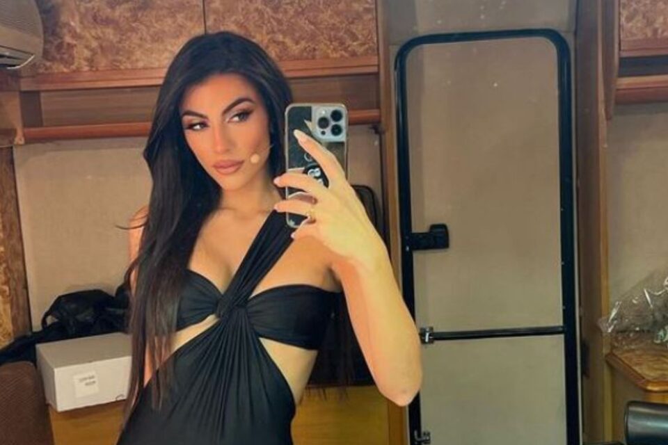 Giulia Salemi indossa Saint Laurent