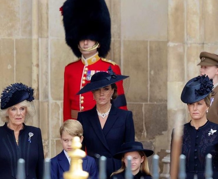 Regina Elisabetta, i look delle first ladies al funerale