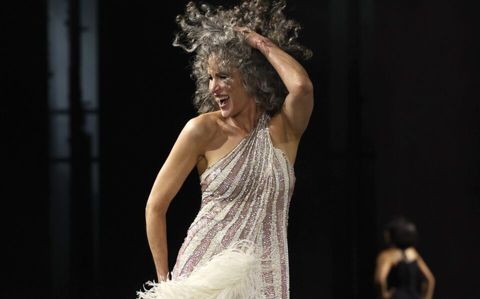 L’Oréal Paris, la sfilata 2022 con Andie MacDowell