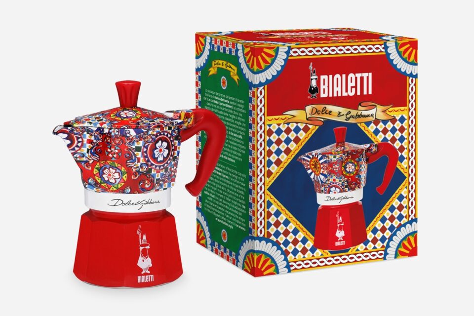 Dolce & Gabbana, la caffettiera glam in co-lab con Bialetti
