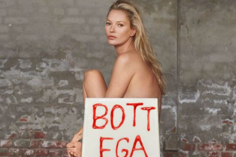 Kate Moss senza veli per la mostra a Miami di Bottega Veneta